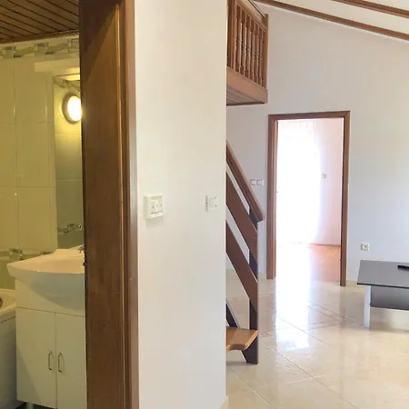 With Gallery Sleeps 4, Close
