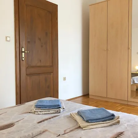 Apartmán With Gallery Sleeps 4, Close *